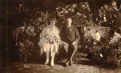 37538 Huwelijksfoto van Carel Albert van Woelderen, geb. 12 juli 1877 te Vlissingen, burgemeester van Vlissingen en ...
