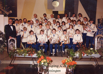 37627 Groepsfoto van muziekvereniging Caecilia Vlissingen bij het 100-jarig bestaan