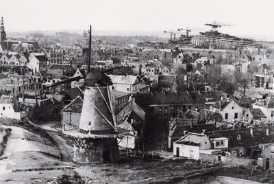 37669 Luchtfoto van Vlissingen. De oorlogsverwoestingen in de binnenstad van Vlissingen gezien vanaf de Oranjedijk. ...