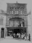 37733 Groenewoud 42, de manufacturenwinkel van Delvoye, opgericht in 1852, gezien vanaf Plein Vierwinden