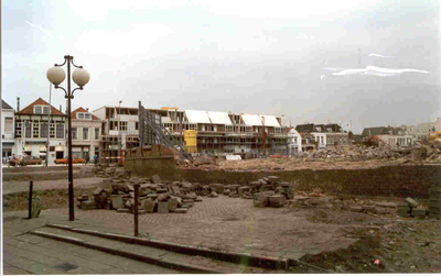 37734 Bouwrijp maken van het terrein aan de kop van de Walstraat voor de bouw van het winkelcentrum Scheldeplein. Op de ...