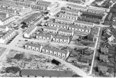37898 Luchtfoto van het middengebied in Vlissingen. De pas gebouwde huizen in de schilderswijk, ook wel witte wijk ...