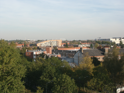 38177 Luchtfoto van Vlissingen. Deel van het middengebied gezien vanuit het flatgebouw aan de Vredehoflaan, hoek ...