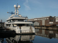 38181 Dokhaven, afbouwkade en machinefabriek Koninklijke Scheldegroep (Damen Shipyards) in Vlissingen, met een jacht ...