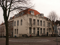 38817 Hendrikstraat 10 en Hendrikstraat 12, het patriciërshuis hoek Palingstraat, is het Mauritzhuis. De ...