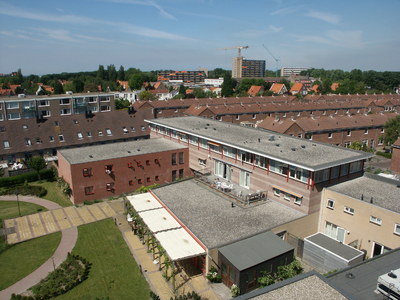39070 Luchtfoto van Vlissingen. Vanuit flatgebouw de Harlekijn aan de Bonedijkestraat gezicht op de Minister ...