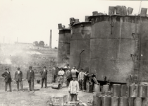 39471 Brand op het terrein van de Nedpam, Ned. Petroleum en Asphaltmaatschappij op 25, 26 en 27 juli 1924.