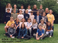 39627 Groep 7 van de Theo Thijssenschool aan de Troelstraweg, schooljaar 1998-1999. Bovenste rij van l. naar r.: ...