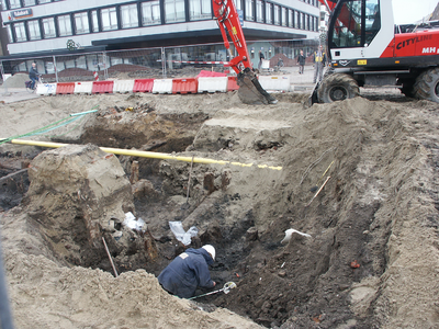 39837 Archeologisch onderzoek in de Spuistraat in Vlissingen. Sanering van de binnenstad, afbraak winkelpanden en ...