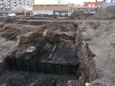 39843 Archeologisch onderzoek in de Spuistraat in Vlissingen. Beschoeiing van de voormalige Achterhaven en oude ...