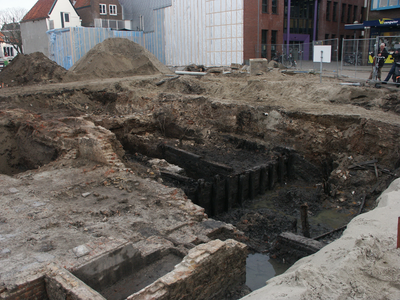 39845 Archeologisch onderzoek in de Spuistraat in Vlissingen. Beschoeiing van de voormalige Achterhaven en oude ...