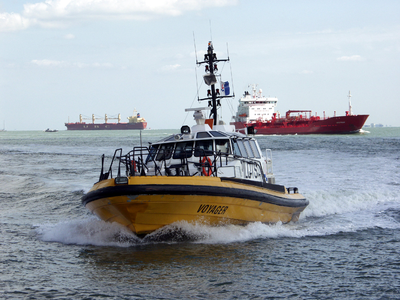 39889 De loodstender Voyager van het Nederlands loodswezen.Deze snelle loodsboot wordt aangedreven door waterjets.