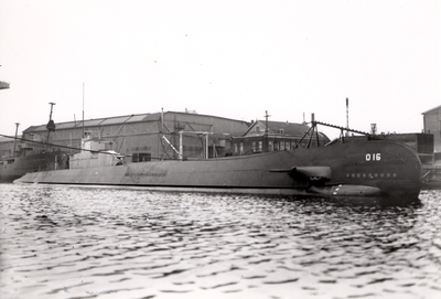 39910 Onderzeeboot O 16 aan de afbouwkade bij de Kon. Mij. de Schelde. Bouwnummer 200, bouwjaar 1936 voor de ...