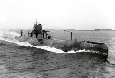39913 Onderzeeboot O 9 tijdens een proefvaart op de rede van Vlissingen. Gebouwd bij de Kon. Mij. de Schelde. ...