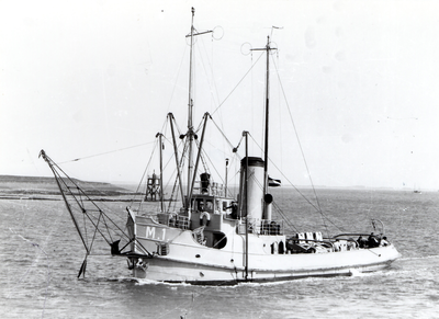 39917 Mijnenveger M 1, op stapel gezet bij scheepswerf Van der Kuyk & Van der Ree te Rotterdam op 15 oktober 1915. Op ...