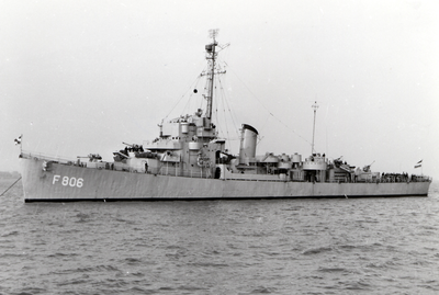 39922 Fregat Van Amstel (F 806) op 24-03-1943 op stapel gezet bij de werf Dravo Corp. te Wilmington (Delaware). Op 02 ...