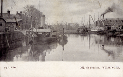 40032 Gezicht op de Dokhaven met op de achtergrond de Tonnenbrug. Links ziet men de pompkamer van het dok van Perry, ...