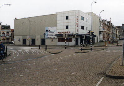 40232 De voormalige Alhambra bioscoop aan de Coosje Buskenstraat, hoek Spuistraat zal binnenkort gesloopt worden. De ...