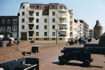 40244 Appartementencomplex Naerebout bovenaan de oprit Coosje Buskenstraat, hoek Boulevard de Ruyter, met rechts op de ...