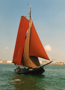 40436 Het vissersschip Ye 36 (type hoogaars) op de rede van Vlissingen.Het schip is gerestaureerd door de Stichting ...