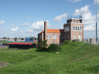 40523 Achterzijde van het voormalig Koninklijk Nederlands Meteorologisch Instituut (KNMI) aan het eind van de Piet ...