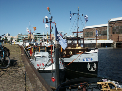 40549 Maritiem evenement Small Sail, (zeil)schepen en festiviteiten op verschillende locaties te Vlissingen. Op de ...