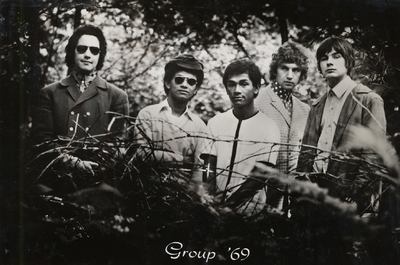 40645 De band Group '69, Carlos van den Berg (basgitaar), Rudy de Queljoe (sologitaar), Tonny de Queljoe (slaggitaar), ...