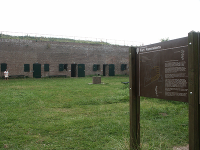 40832 Fort Rammekens dateert uit 1547 en werd ontworpen door de Italiaanse vestingbouwer Donato de Boni Pellezuoli. Het ...