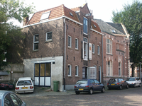 40943 Het pand Simon Stevinstraat 2, een in 1898 gebouwd pakhuis, met in werking zijnde hijsbalk