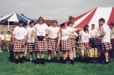 41175 Highland Games, Schotse volksspelen gehouden op de Karolingische Burg te Oost-Souburg. Het team van speelstad