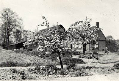 41184 Koudekerkseweg 154 (iets ten noorden van de begraafplaats Vredehof). Hof Bonedijke, boerderij van de familie van ...