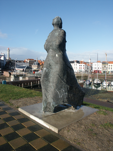 41206 Bronzen beeld de Vissersvrouw (oorspronkelijk de Bruid ) op de Oranjedijk. Gemaakt door beeldend kunstenaar ...