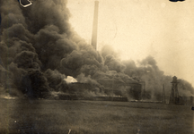 41261 Grote brand op het terrein van de Nedpam (Ned. Petroleum en Asphalt Maatschappij) op 25, 26 en 27 juli 1924. ...