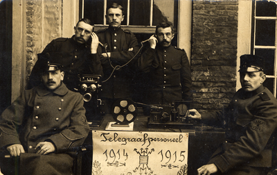 41295 Telegraafpersoneel 1914-1915 (telegraafkantoor aan de Houtkade?).
