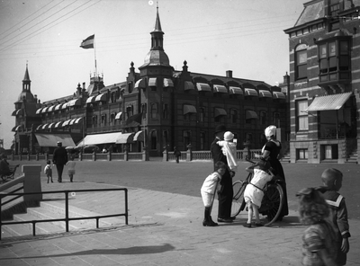 41516 Het Grand Hotel Britannia op Boulevard Evertsen. Op 26 juni 1886 werd het hotel als Grand Hotel des Bains ...