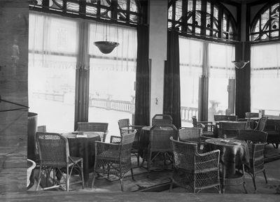 41522 Interieur van Grand Hotel Britannia op Boulevard Evertsen. Op 26 juni 1886 werd het hotel als Grand Hotel des ...