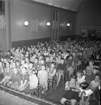 41676 Film- en toneelmiddag voor padvindersgroep De Zwervers in het Concertgebouw aan de Emmastraat