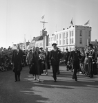 41753 Bezoek van H.M. Koningin Juliana en Prins Bernhard t.g.v. De Ruyterherdenking op 22 maart 1957.Het koninklijk ...