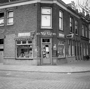 41796 VéGé kruidenierswinkel J.P. de Jonge, Glacisstraat 157, hoek Van Dishoeckstraat