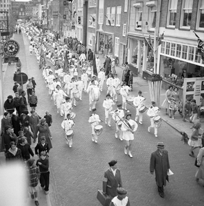 41830 Bevrijdingsfeest te Vlissingen, optocht 5 mei 1959 op de Nieuwendijk