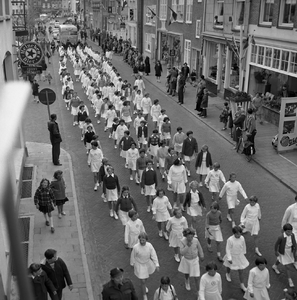 41831 Bevrijdingsfeest te Vlissingen, optocht 5 mei 1959 op de Nieuwendijk