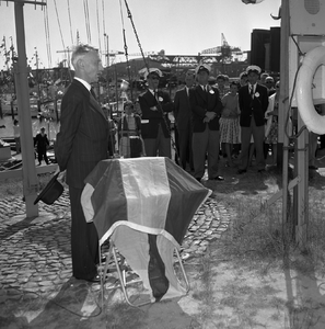 41835 Officiële opening van de nieuwe jachthaven aan de Prins Hendrikweg door burgemeester B. Kolff