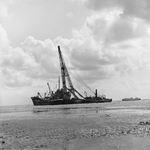 41897 Op 15 maart 1961 zonk ter hoogte van Dishoek de met ijzer geladen Duitse kustvaarder Martin Lütje na een ...