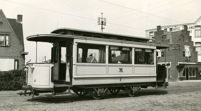 41927 Electrische tram Vlissingen - Middelburg bij de halte Stationsplein - Prins Hendrikweg.Tramwagon ahr. 1 als ...