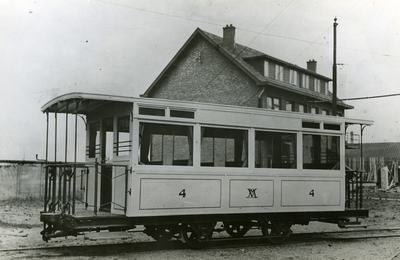 41928 Electrische tram Vlissingen - Middelburg, tramwagon ahr. 4 op het remiseterrein aan de Aagje Dekenstraat.