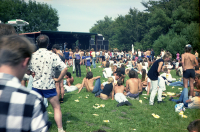 42012 Pop- muziekfestival Rhythm 'n Booze in het Nollebos, georganiseerd door jongerencentrum De Piek