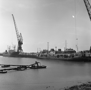 42160 Koninklijke Maatschappij de Schelde (KMS), reparatiewerf Scheldepoort in het Sloegebied, Vlissingen-oost. Op de ...