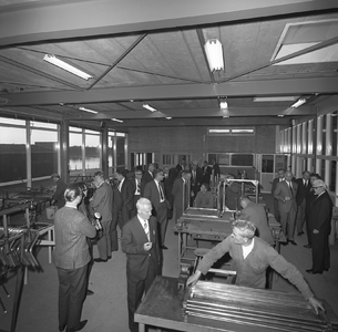 42175 Officiële opening van Sociale werkplaats De Brug aan de Edisonweg in Vlissingen door mr. J.H. Klatte, secretaris ...