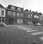42179 Zuidzijde Coosje Buskenstraat gezien vanaf de hoek Badhuisstraat, Betje Wolffplein