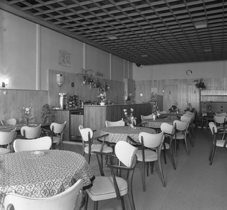 42313 Interieur hotel-café-restaurant Bianca , Boulevard Evertsen 8. Eigenaar J. Schouten